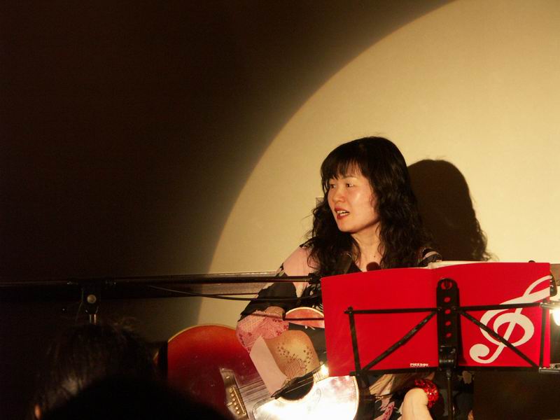 �Ñ゠�₱..���₿��񂪁A�Q�O�O�W�N �P��ڂ̃��C�u